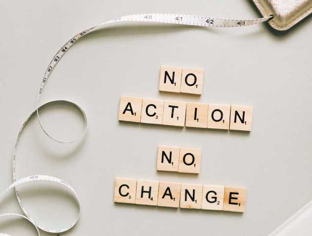 Photo de pièces de Scrabble formant les mots No Action no Change